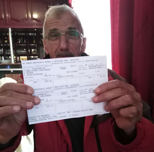 Пензију подиже и оставља у кафани